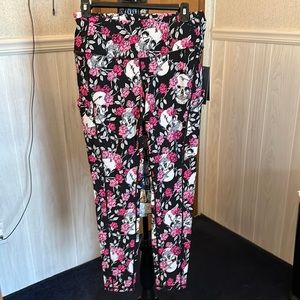 Torrid Performance Core Full Length Active Legging With Side Pockets. NWT